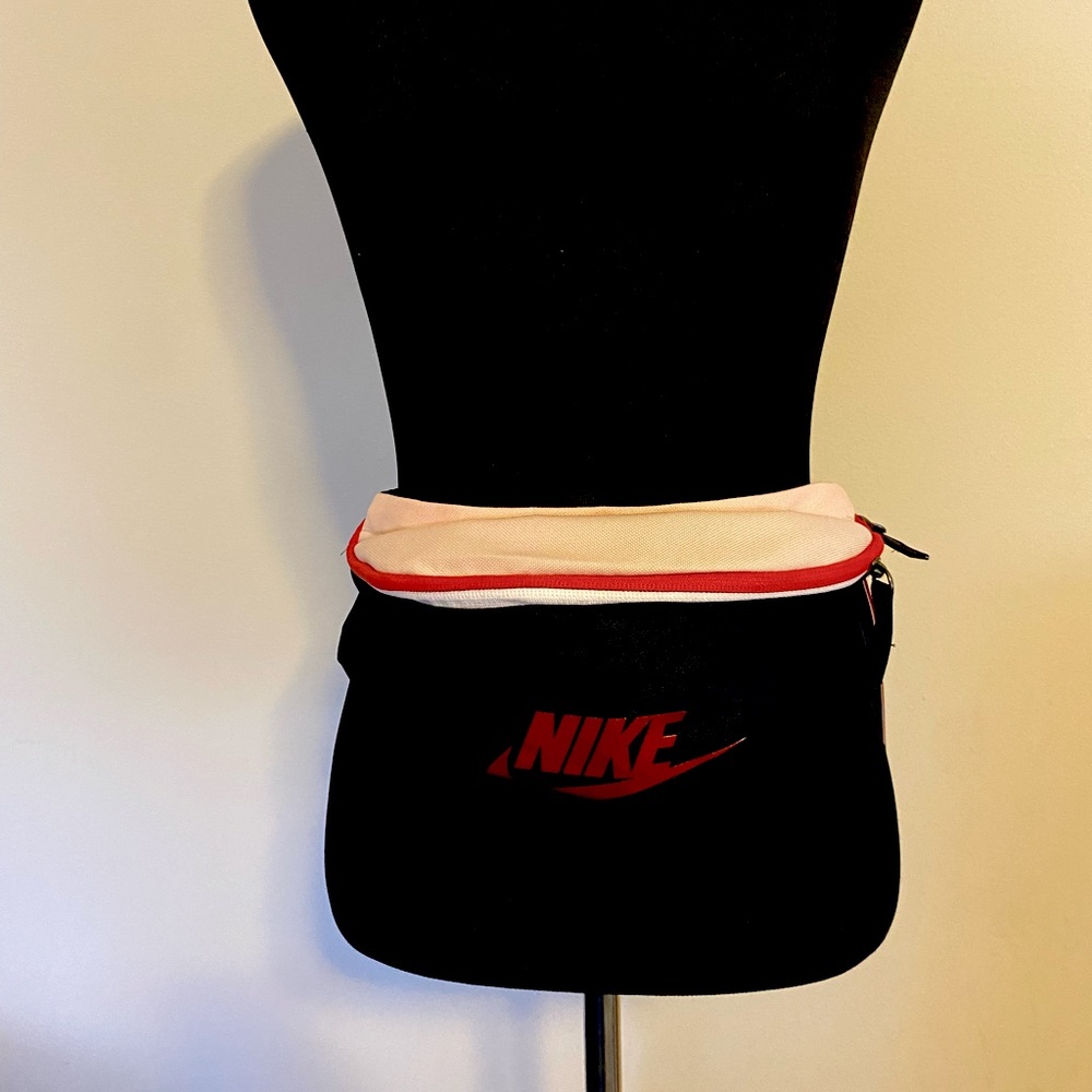 Nike Black Unisex Fanny Pack Belt Bag  NEW With Tags